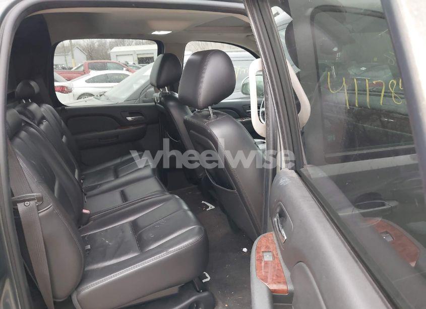 Photo 8 of 2011 Chevrolet Avalanche 1500 LT1 (VIN 3GNTKFE39BG108023)