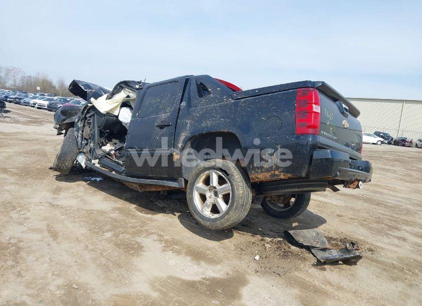 Photo 3 of 2013 Chevrolet Avalanche LT (VIN 3GNTKFE72DG117250)