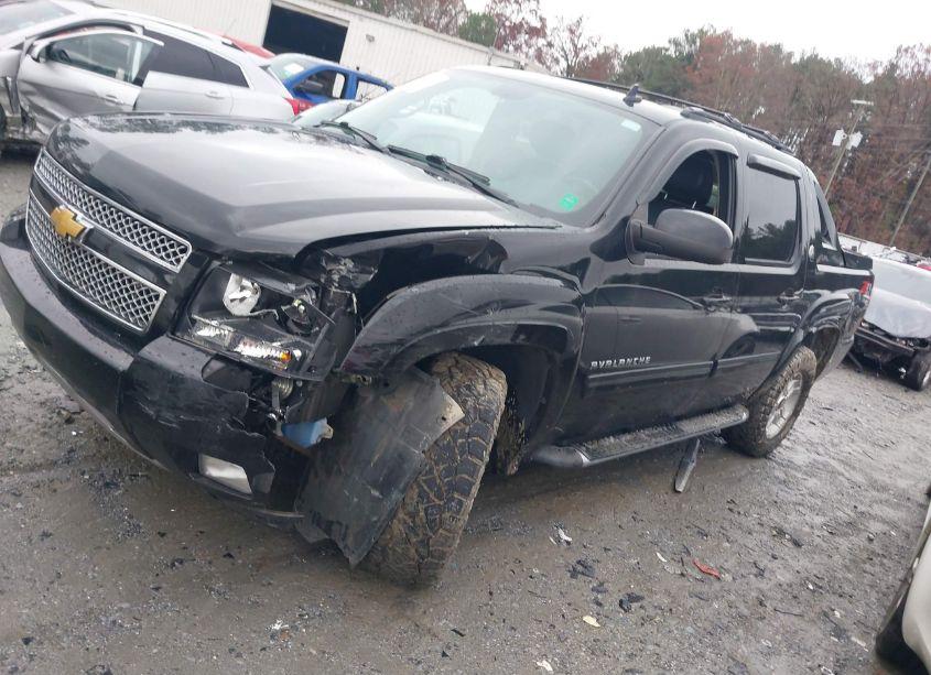Photo 2 of 2013 Chevrolet Avalanche LT (VIN 3GNTKFE74DG150296)