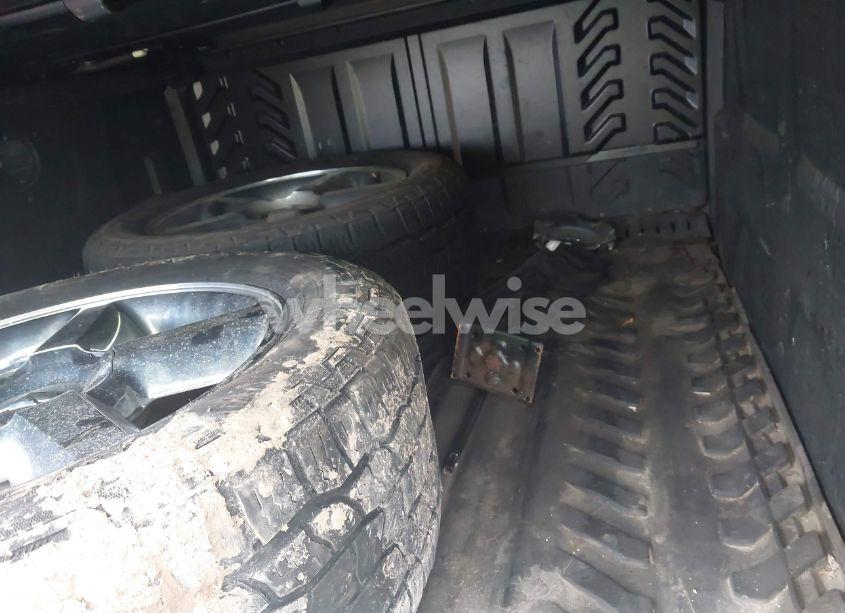 Photo 11 of 2011 Chevrolet Avalanche 1500 LTZ (VIN 3GNTKGE33BG111277)