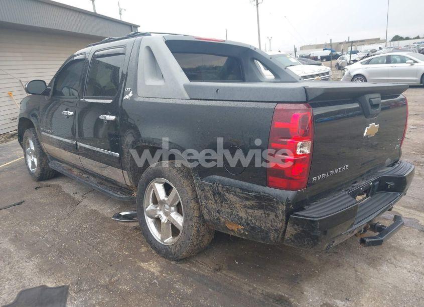 Photo 3 of 2011 Chevrolet Avalanche 1500 LTZ (VIN 3GNTKGE33BG111277)