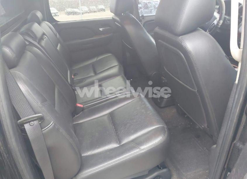 Photo 8 of 2011 Chevrolet Avalanche 1500 LTZ (VIN 3GNTKGE33BG111277)