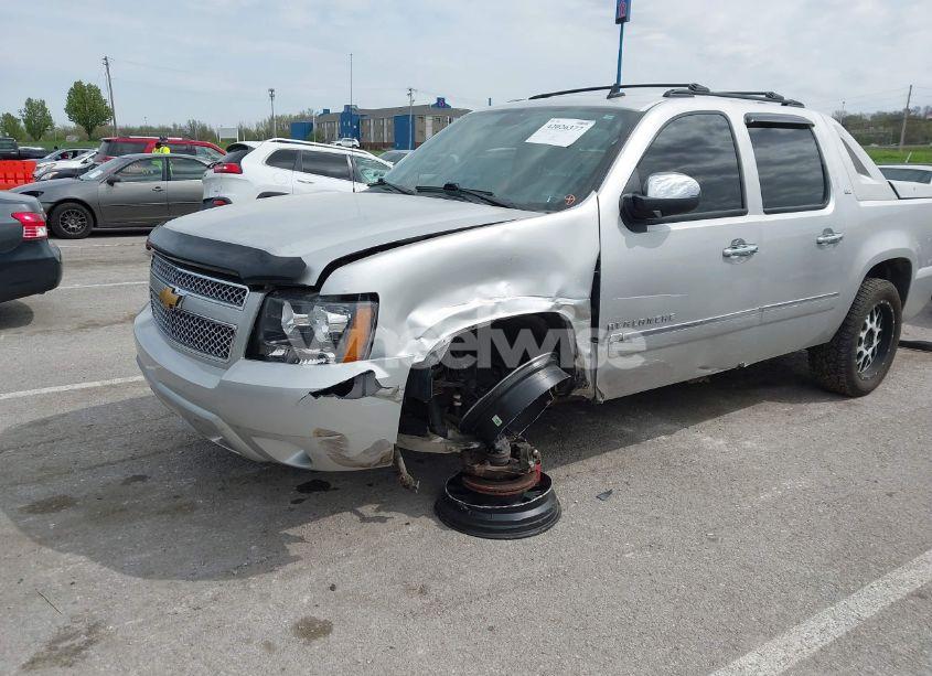 Photo 2 of 2011 Chevrolet Avalanche 1500 LTZ (VIN 3GNTKGE36BG337863)