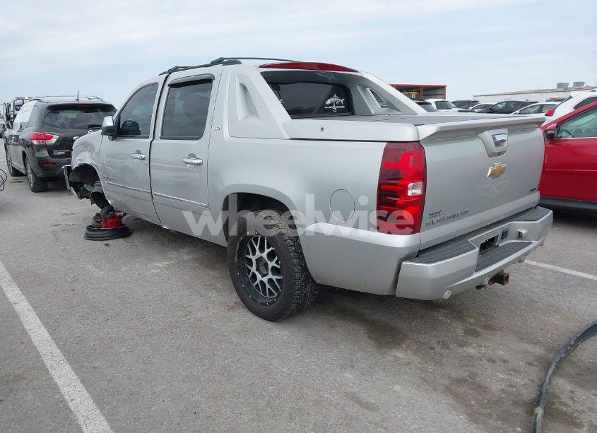 Photo 3 of 2011 Chevrolet Avalanche 1500 LTZ (VIN 3GNTKGE36BG337863)