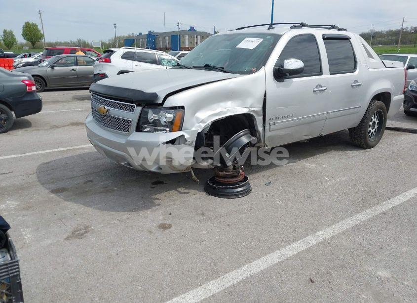 Photo 6 of 2011 Chevrolet Avalanche 1500 LTZ (VIN 3GNTKGE36BG337863)
