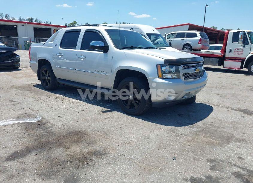 2013 Chevrolet Avalanche LTZ (VIN 3GNTKGE71DG159947) main photo