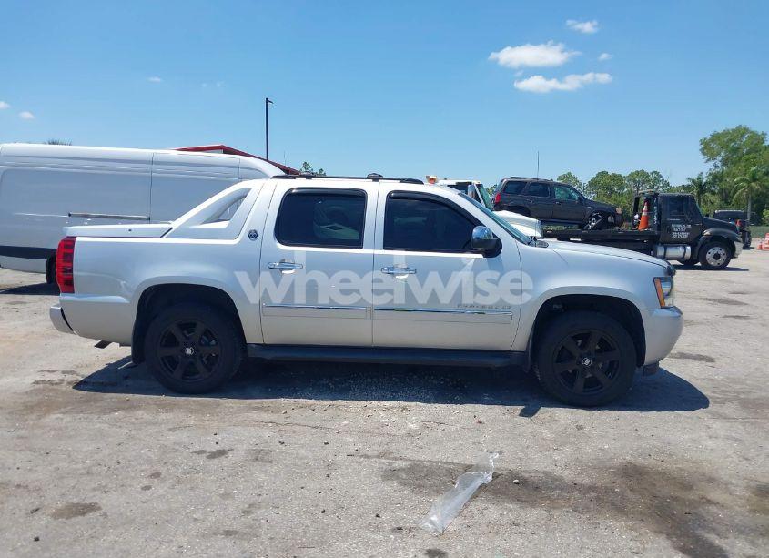 Photo 13 of 2013 Chevrolet Avalanche LTZ (VIN 3GNTKGE71DG159947)