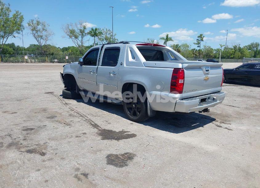 Photo 3 of 2013 Chevrolet Avalanche LTZ (VIN 3GNTKGE71DG159947)
