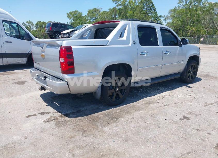 Photo 4 of 2013 Chevrolet Avalanche LTZ (VIN 3GNTKGE71DG159947)