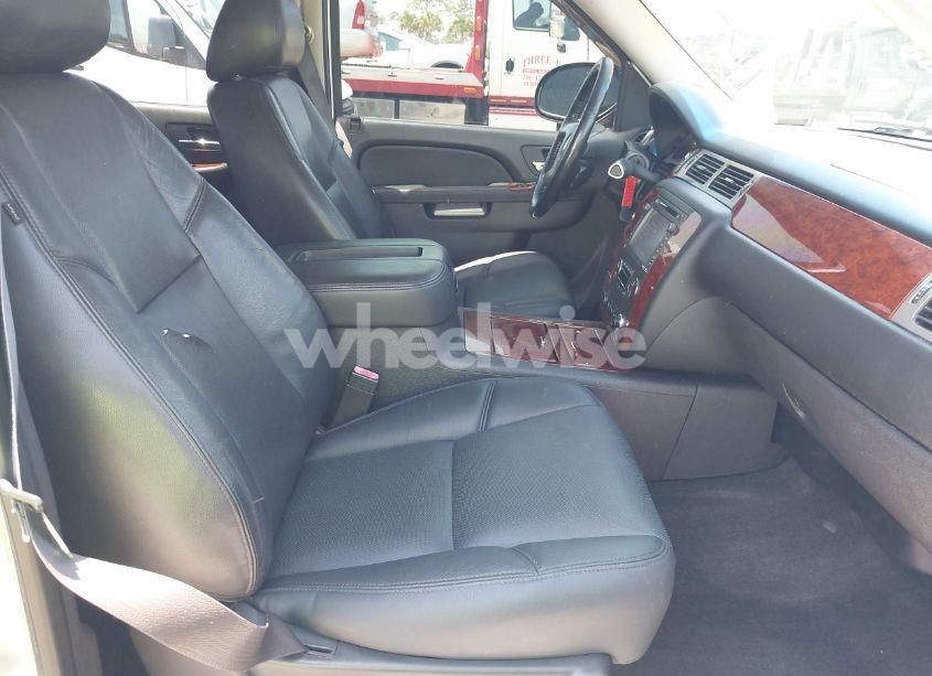 Photo 5 of 2013 Chevrolet Avalanche LTZ (VIN 3GNTKGE71DG159947)