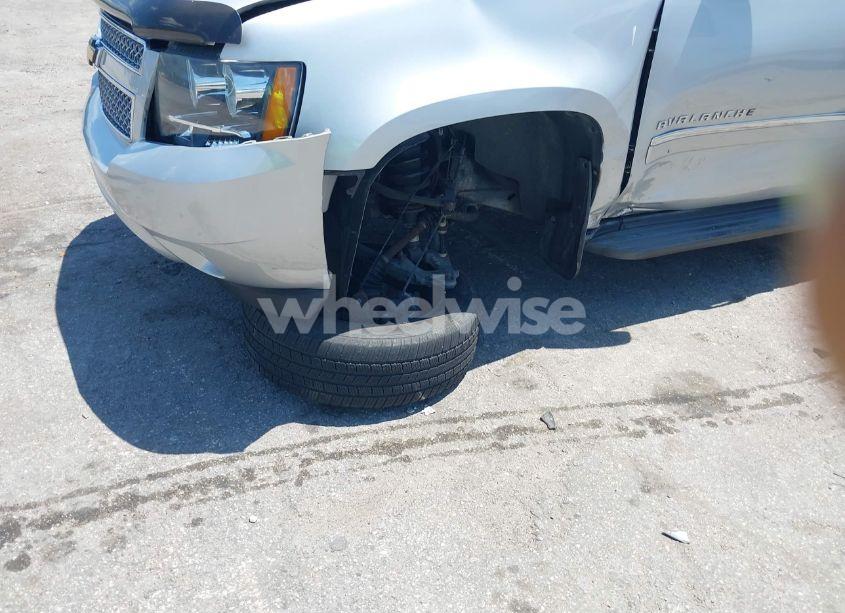 Photo 6 of 2013 Chevrolet Avalanche LTZ (VIN 3GNTKGE71DG159947)