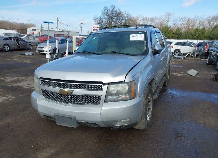 Photo 2 of 2010 Chevrolet Avalanche 1500 LT1 (VIN 3GNVKFE00AG173453)