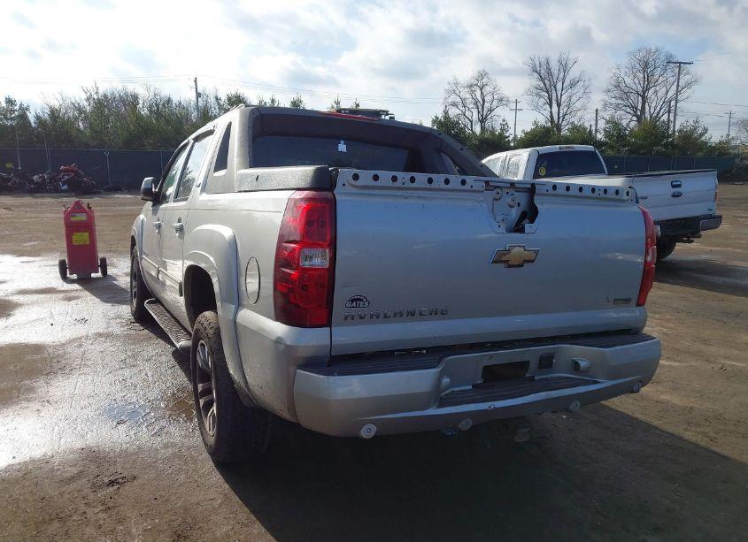 Photo 3 of 2010 Chevrolet Avalanche 1500 LT1 (VIN 3GNVKFE00AG173453)