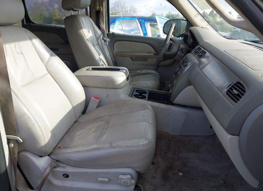 Photo 5 of 2010 Chevrolet Avalanche 1500 LT1 (VIN 3GNVKFE00AG173453)