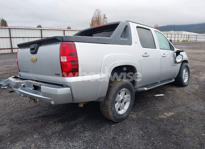 Photo 4 of 2010 Chevrolet Avalanche 1500 LT1 (VIN 3GNVKFE03AG298995)