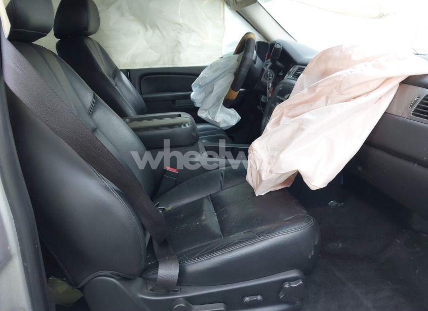 Photo 5 of 2010 Chevrolet Avalanche 1500 LT1 (VIN 3GNVKFE03AG298995)