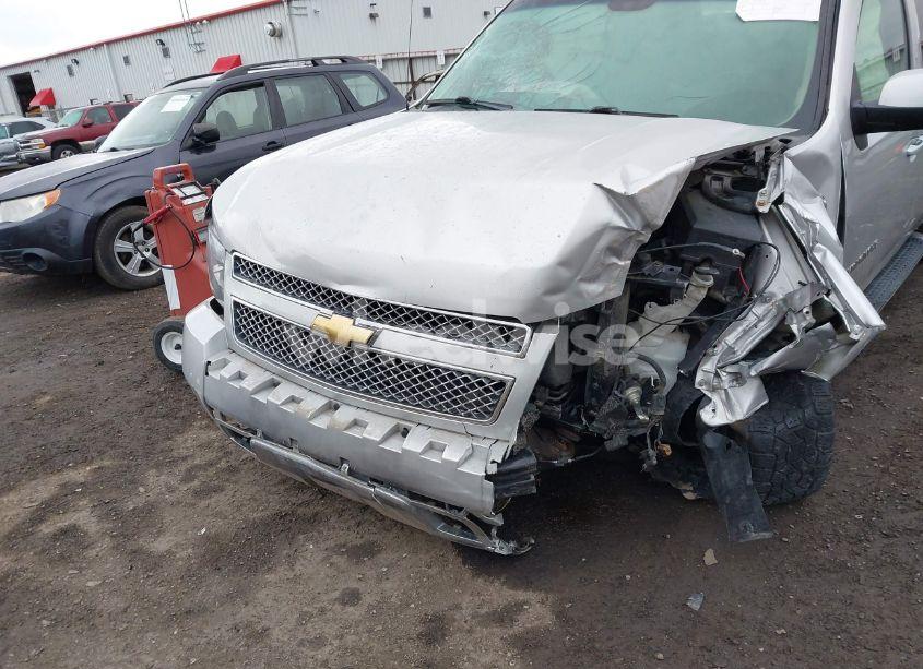 Photo 6 of 2010 Chevrolet Avalanche 1500 LT1 (VIN 3GNVKFE03AG298995)