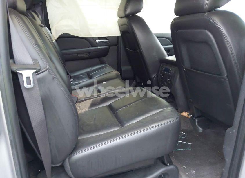 Photo 8 of 2010 Chevrolet Avalanche 1500 LT1 (VIN 3GNVKFE03AG298995)