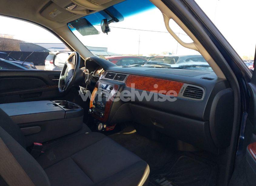 Photo 5 of 2010 Chevrolet Avalanche 1500 LT1 (VIN 3GNVKFE04AG254049)