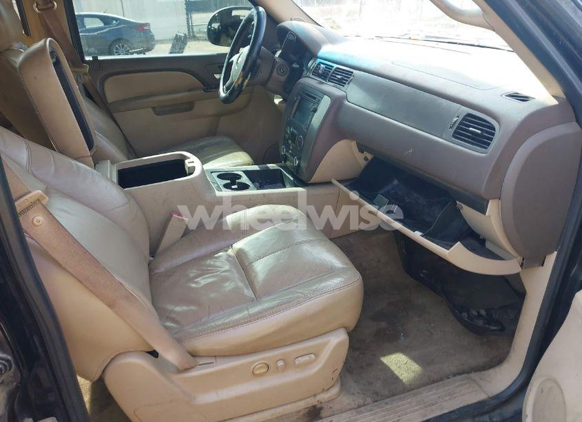 Photo 5 of 2010 Chevrolet Avalanche 1500 LT1 (VIN 3GNVKFE05AG296343)