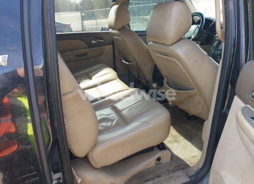 Photo 8 of 2010 Chevrolet Avalanche 1500 LT1 (VIN 3GNVKFE05AG296343)