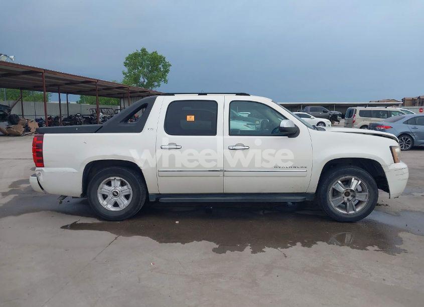 Photo 13 of 2010 Chevrolet Avalanche 1500 LTZ (VIN 3GNVKGE00AG146226)