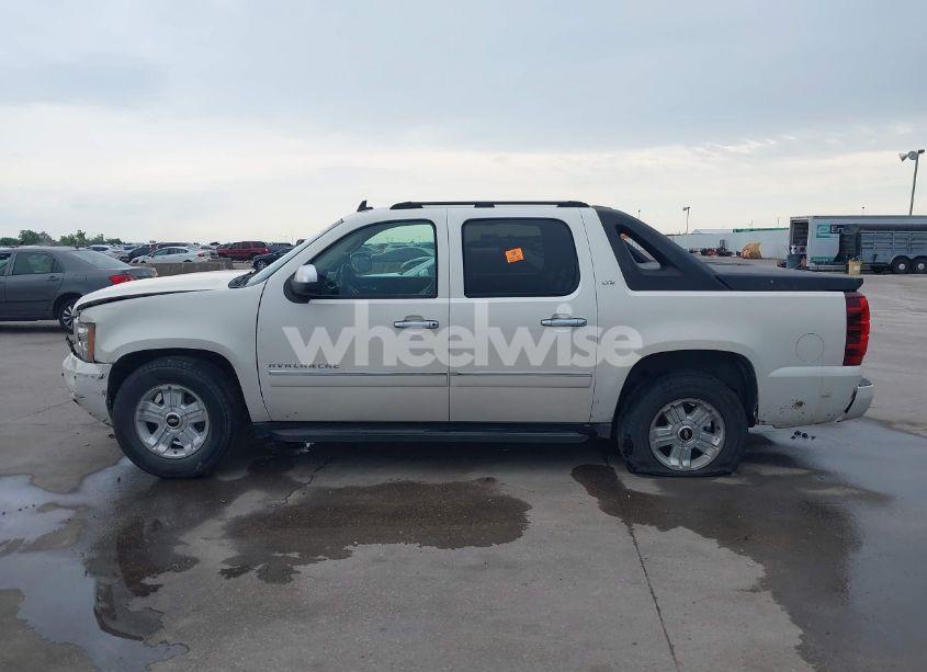 Photo 14 of 2010 Chevrolet Avalanche 1500 LTZ (VIN 3GNVKGE00AG146226)