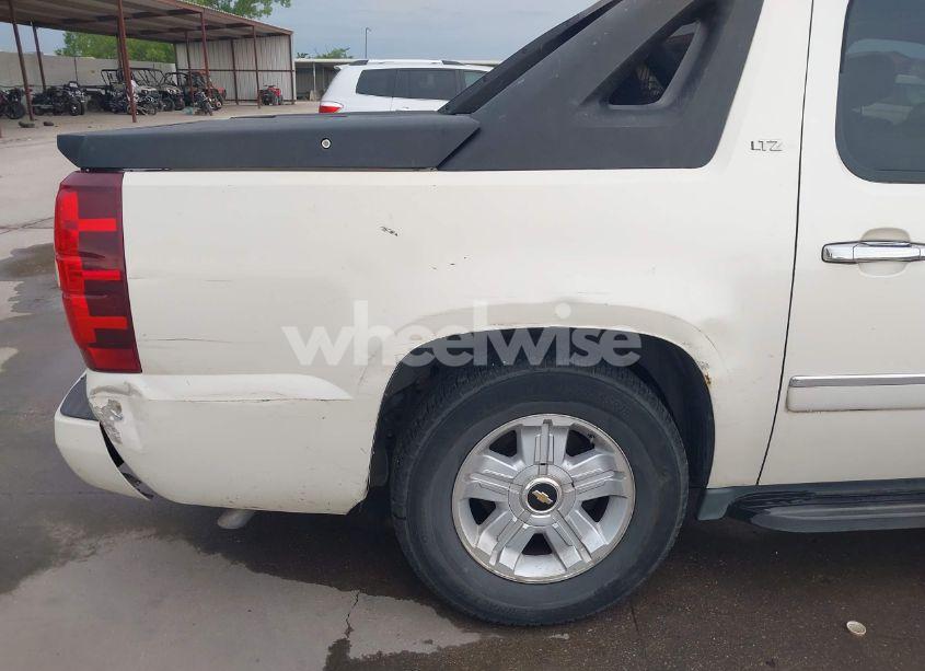 Photo 18 of 2010 Chevrolet Avalanche 1500 LTZ (VIN 3GNVKGE00AG146226)