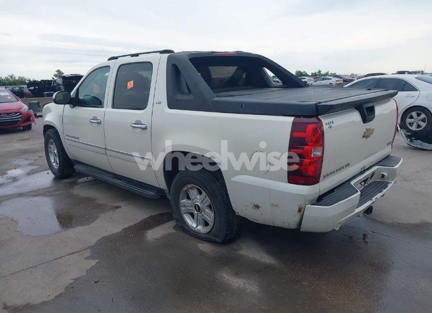 Photo 3 of 2010 Chevrolet Avalanche 1500 LTZ (VIN 3GNVKGE00AG146226)