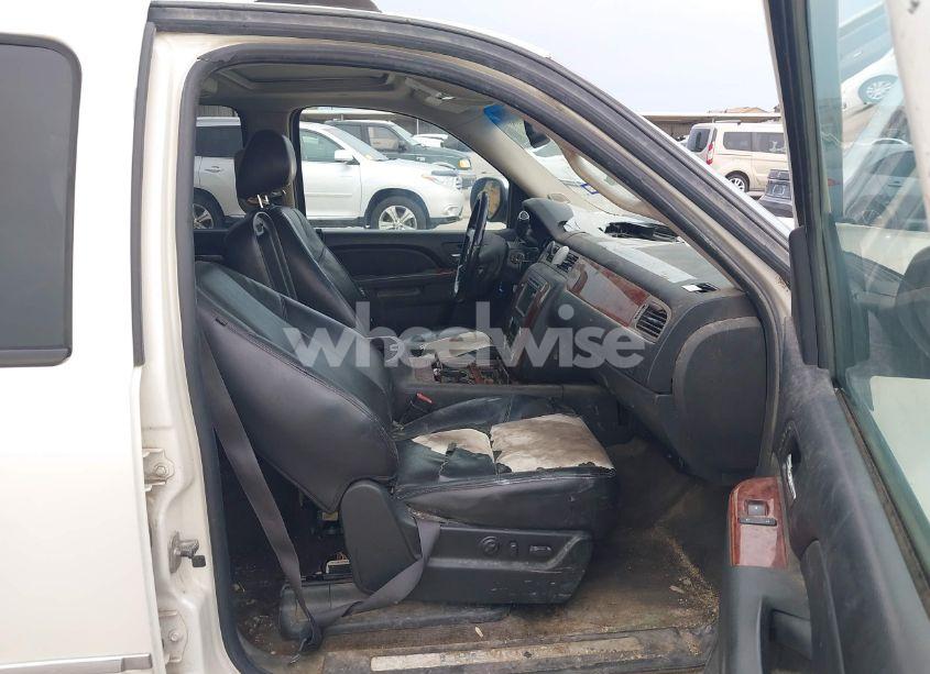 Photo 5 of 2010 Chevrolet Avalanche 1500 LTZ (VIN 3GNVKGE00AG146226)