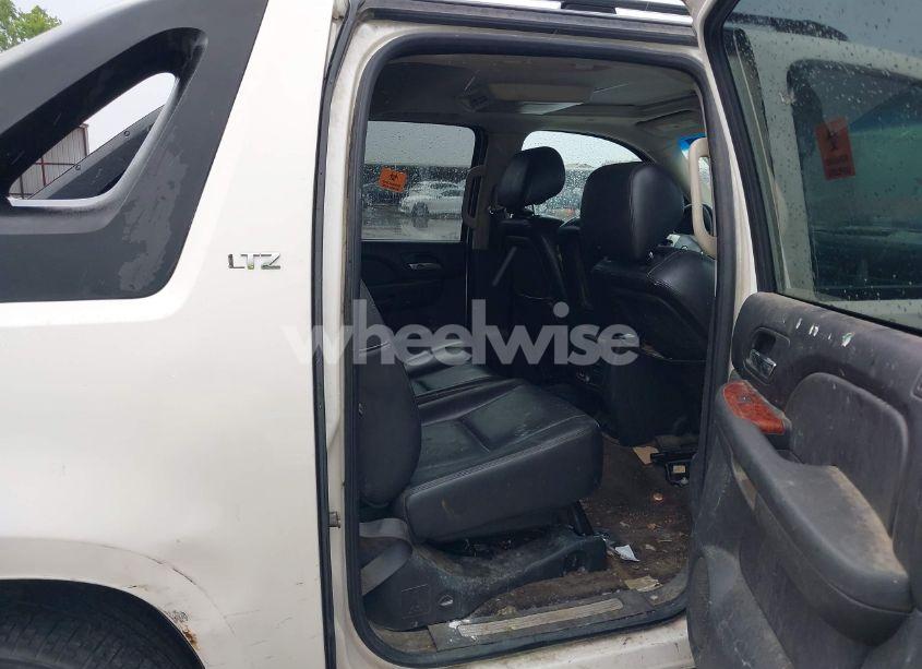 Photo 8 of 2010 Chevrolet Avalanche 1500 LTZ (VIN 3GNVKGE00AG146226)