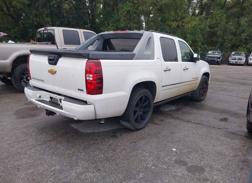 Photo 4 of 2010 Chevrolet Avalanche 1500 LTZ (VIN 3GNVKGE04AG189421)