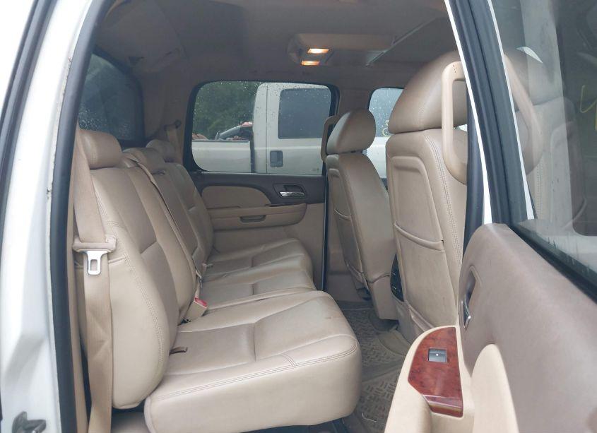 Photo 8 of 2010 Chevrolet Avalanche 1500 LTZ (VIN 3GNVKGE04AG189421)