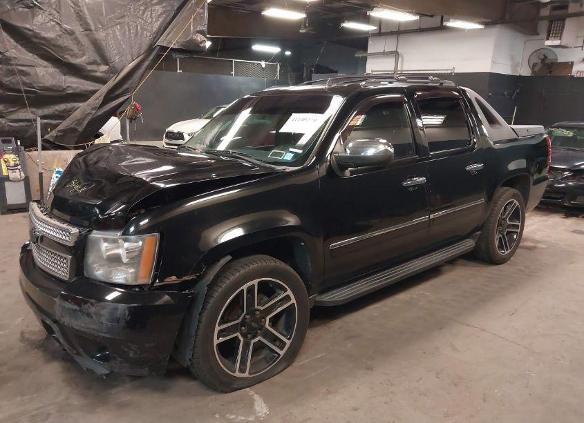 Photo 2 of 2010 Chevrolet Avalanche 1500 LTZ (VIN 3GNVKGE04AG240402)