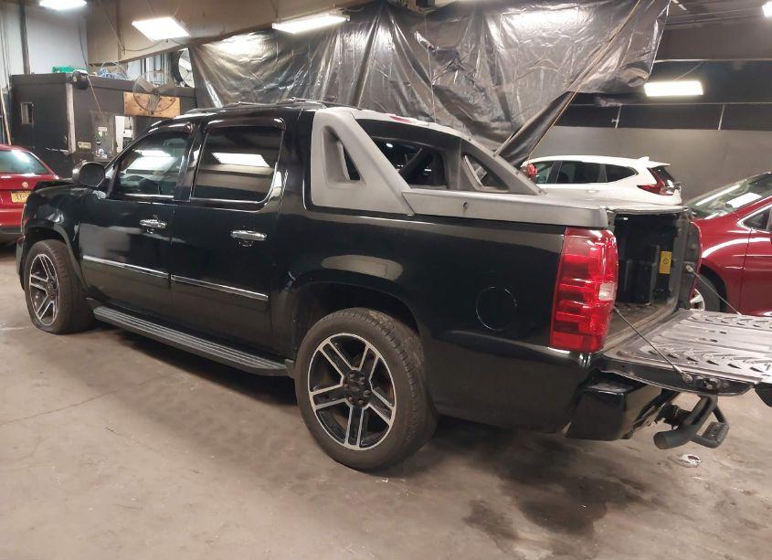 Photo 3 of 2010 Chevrolet Avalanche 1500 LTZ (VIN 3GNVKGE04AG240402)