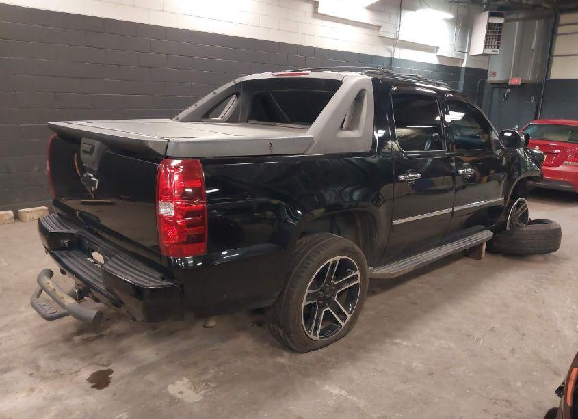 Photo 4 of 2010 Chevrolet Avalanche 1500 LTZ (VIN 3GNVKGE04AG240402)