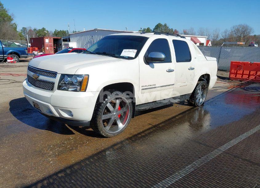Photo 2 of 2010 Chevrolet Avalanche 1500 LTZ (VIN 3GNVKGE08AG272477)