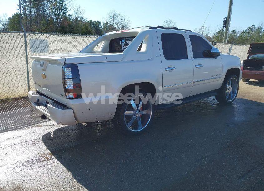 Photo 4 of 2010 Chevrolet Avalanche 1500 LTZ (VIN 3GNVKGE08AG272477)