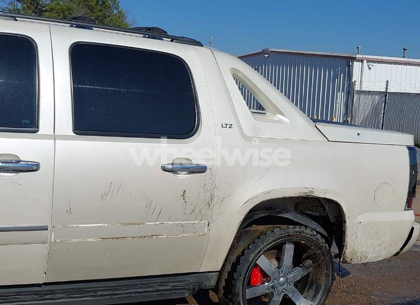 Photo 6 of 2010 Chevrolet Avalanche 1500 LTZ (VIN 3GNVKGE08AG272477)