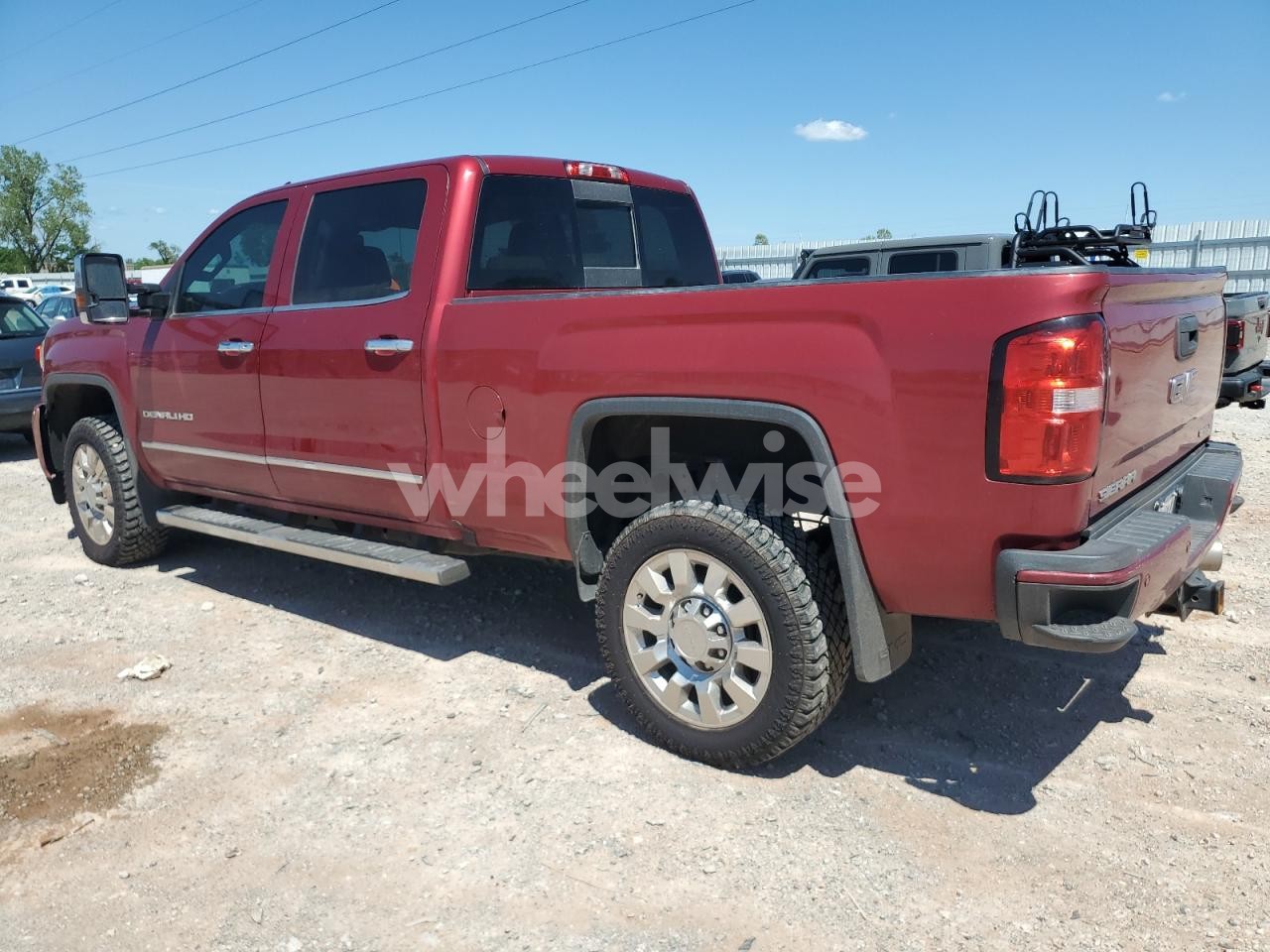 Photo 2 of 2018 GMC SIERRA K2500 DENALI (VIN 3GTP9EEL4KG280217)