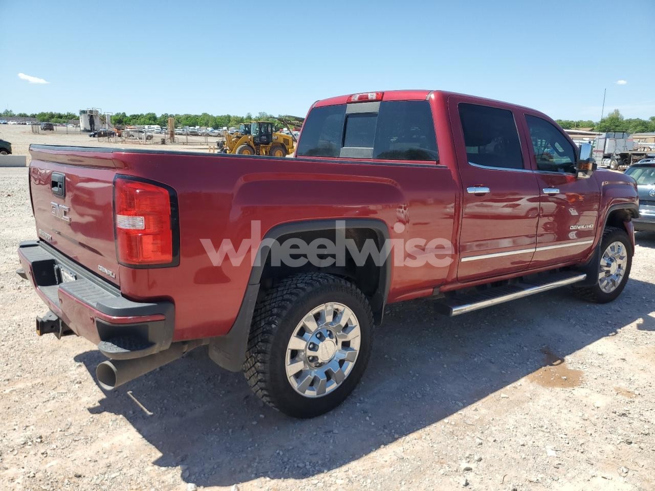 Photo 3 of 2018 GMC SIERRA K2500 DENALI (VIN 3GTP9EEL4KG280217)
