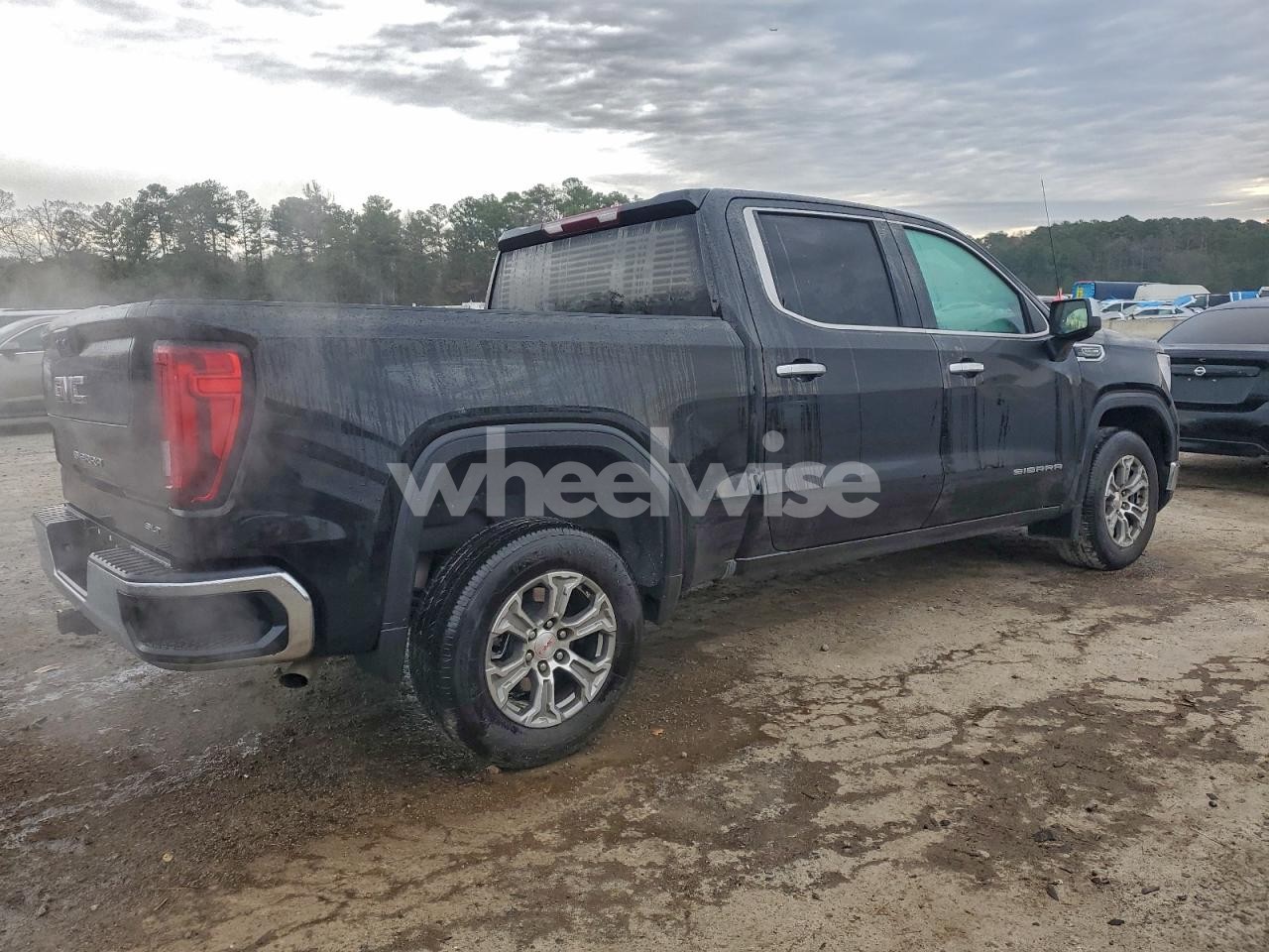 Photo 3 of 2025 GMC SIERRA C1500 SLT (VIN 3GTPHDED6SG263411)