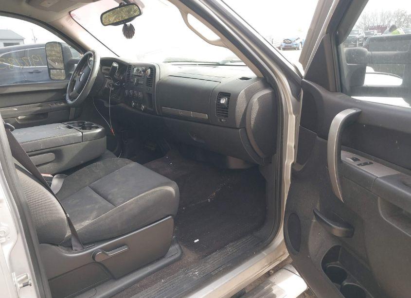 Photo 5 of 2010 Gmc Sierra 1500 SLE (VIN 3GTRKVE33AG273108)