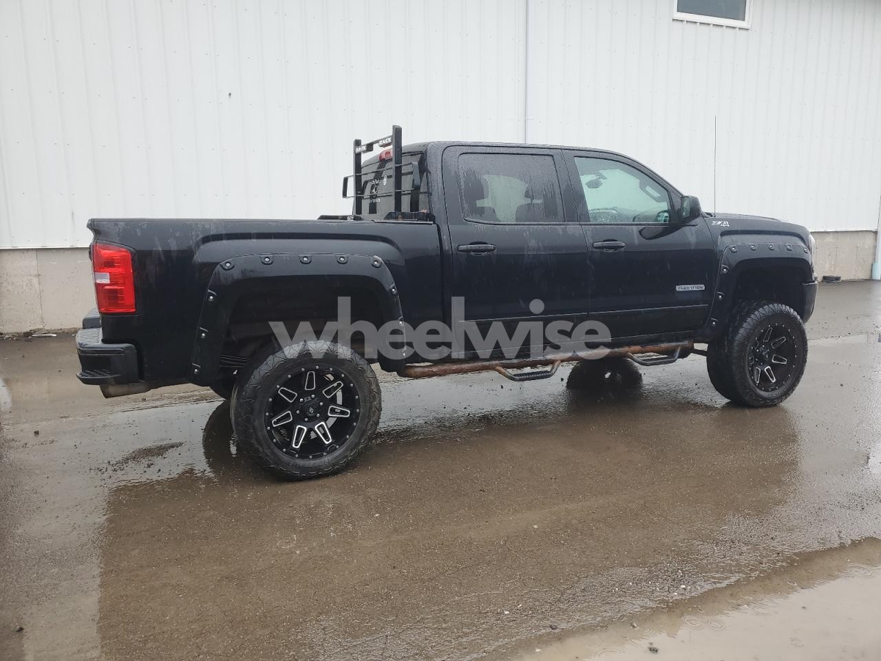 Photo 3 of 2018 GMC SIERRA K1500 SLE (VIN 3GTU2MEC9JG259671)