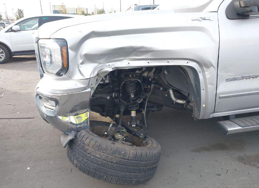Photo 6 of 2018 Gmc Sierra 1500 SLT (VIN 3GTU2NEJ6JG282555)