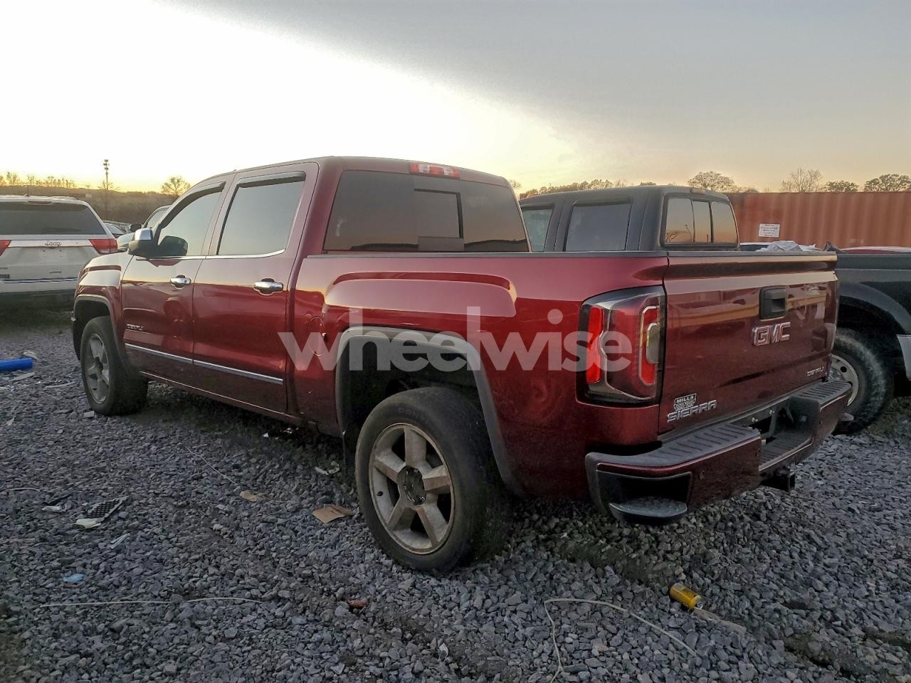 Photo 2 of 2017 GMC SIERRA K1500 DENALI (VIN 3GTU2PEJ7HG318937)