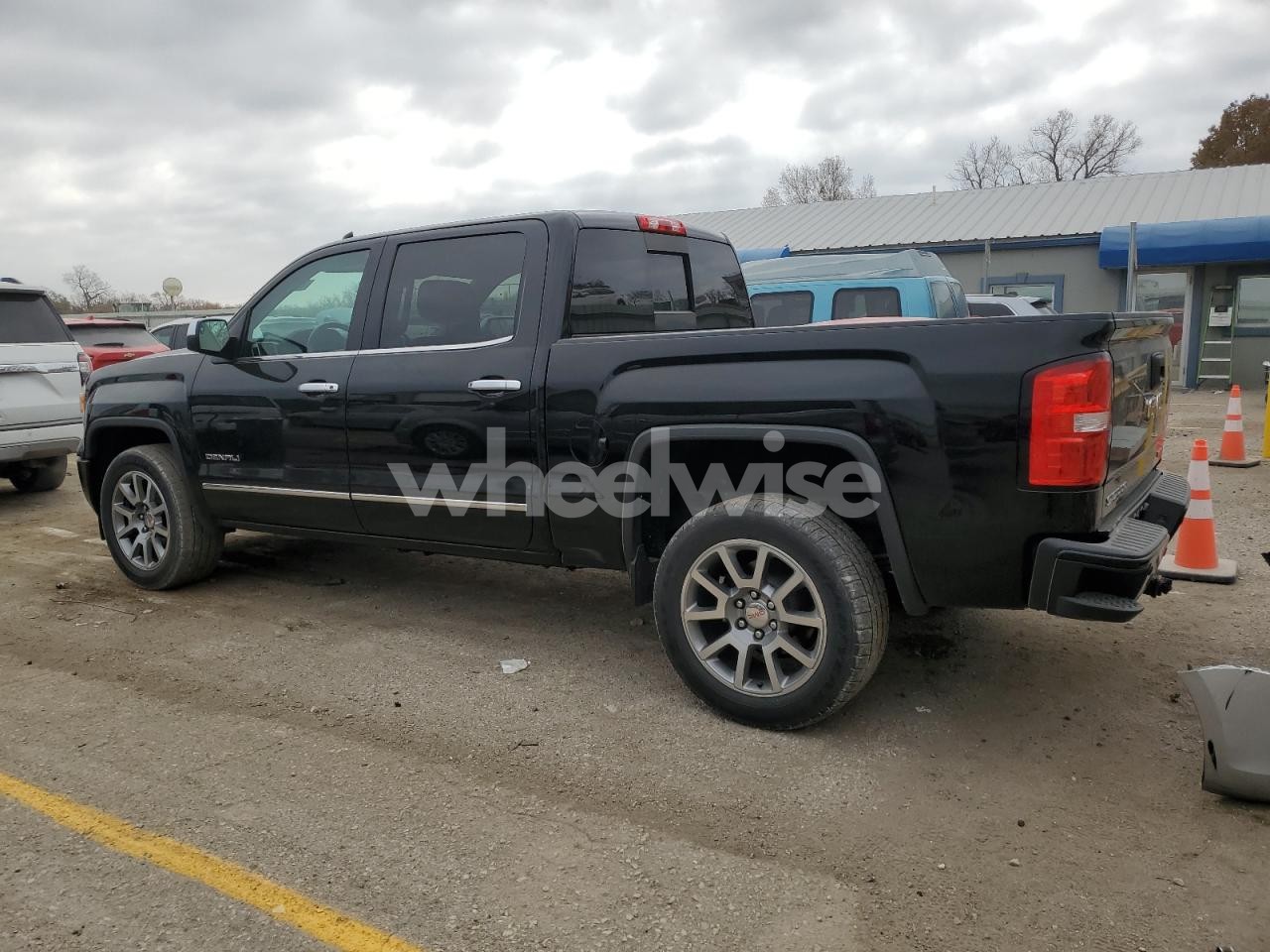 Photo 2 of 2015 GMC SIERRA K1500 DENALI (VIN 3GTU2WEJ3FG328145)