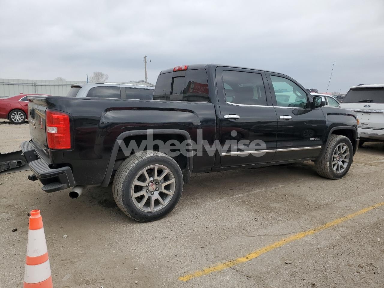 Photo 3 of 2015 GMC SIERRA K1500 DENALI (VIN 3GTU2WEJ3FG328145)