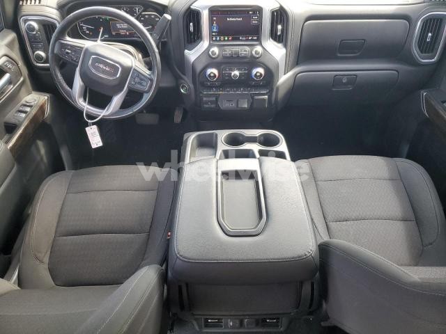Photo 2 of 2021 GMC SIERRA K1500 SLE (VIN 3GTU9BED5MG123969)