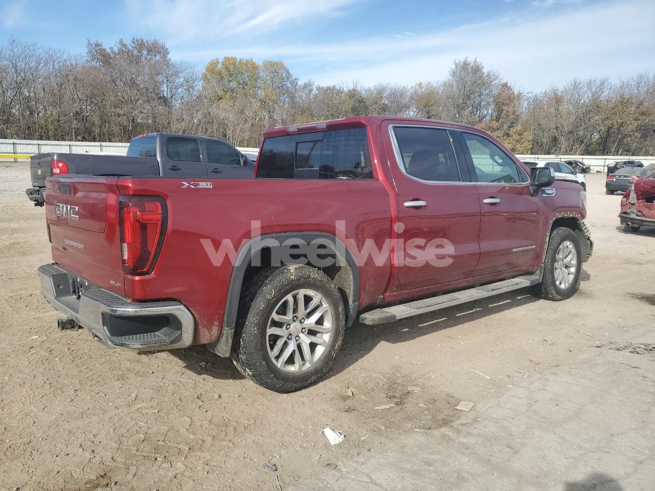 Photo 3 of 2022 GMC SIERRA LIMITED K1500 SLT (VIN 3GTU9DED2NG132268)